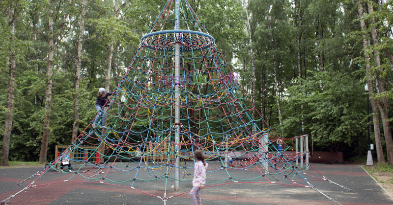 Веревочный городок для детей в парке Тропарево
