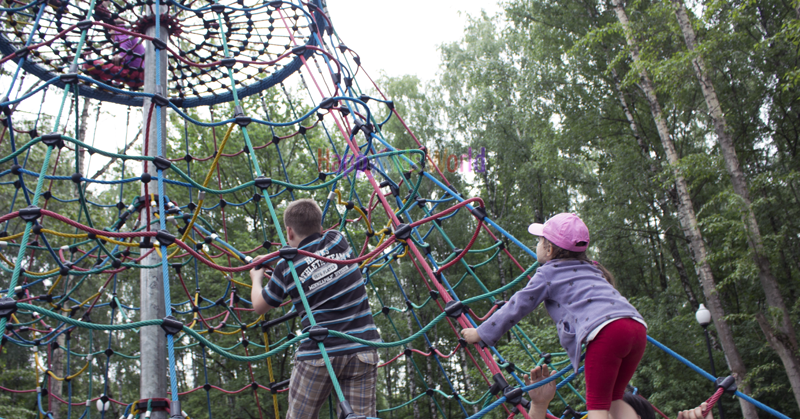 Веревочный городок для детей в парке Тропарево